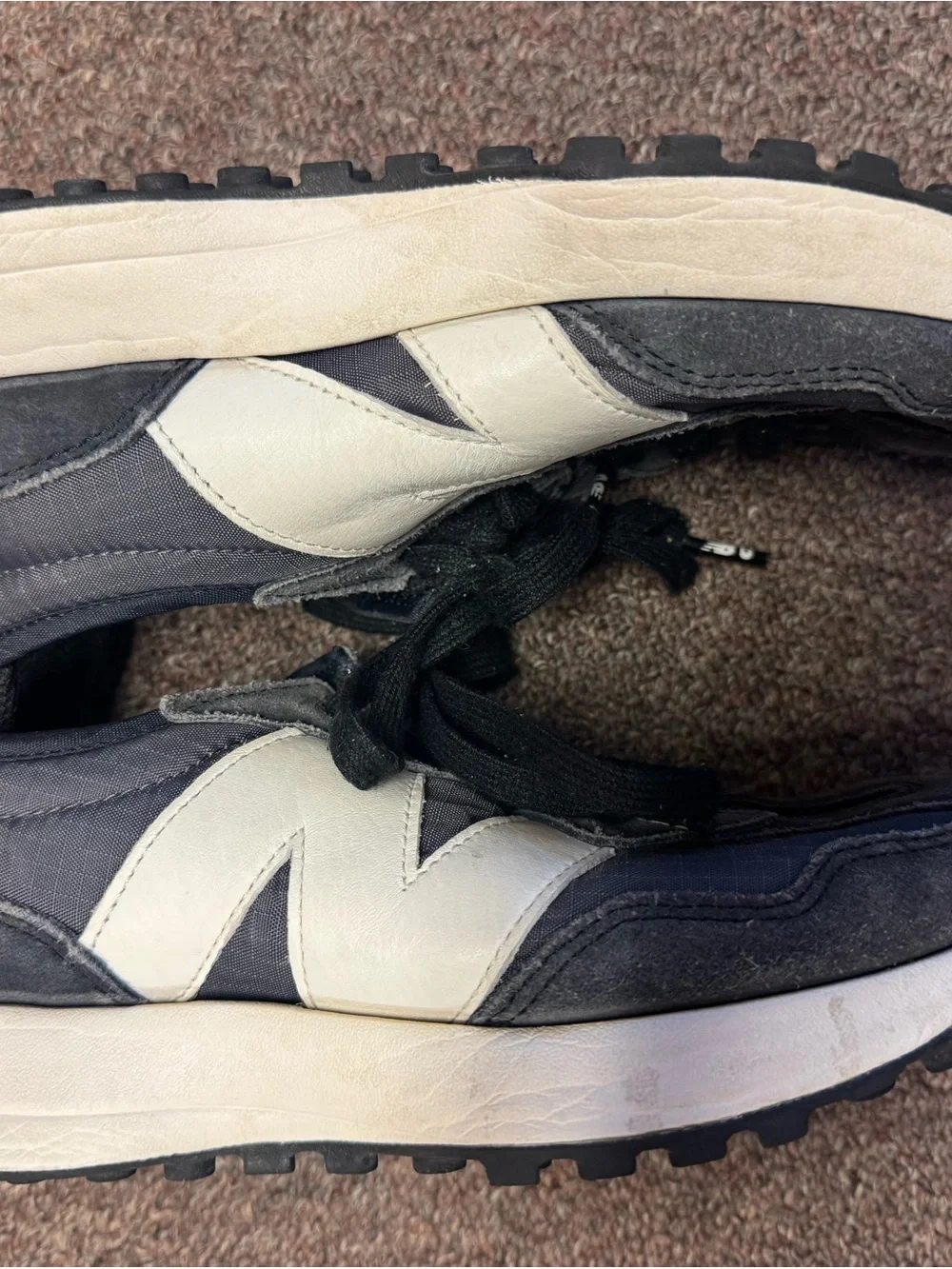 New Balance 327 Gray & White Sneakers – Size 5.5
